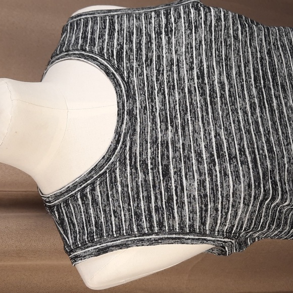 Athleta breezy gray & white striped rounded hem tank top, size small - Picture 4 of 10